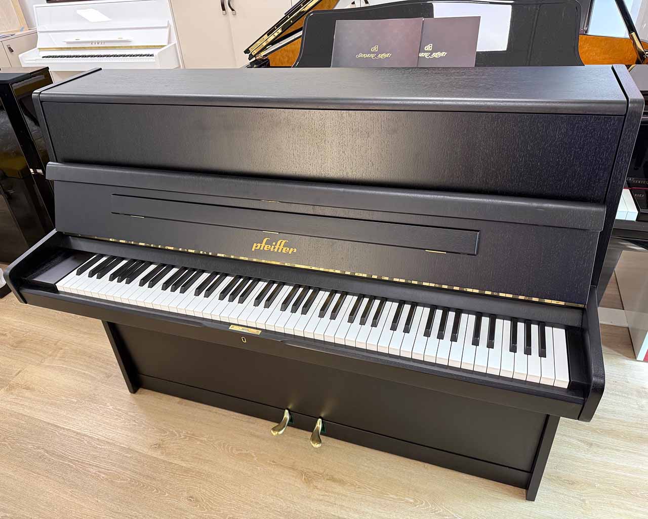 Pfeiffer 112 Klavier schwarz matt Seidenglanz