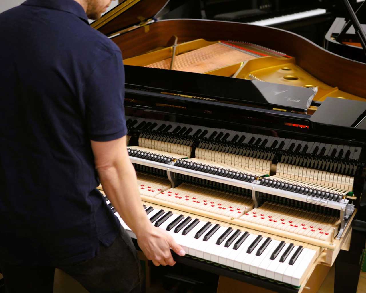 Inspektionen von Klavieren und Flügeln im Pianohasu Filipski dem Meisterbetrieb aus Kaarst bei Düsseldorf