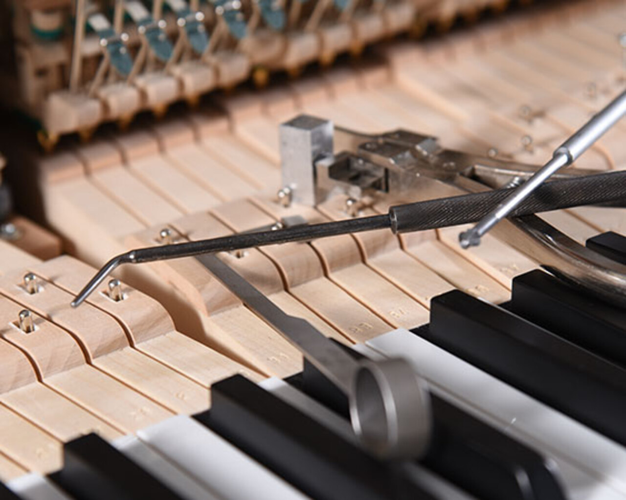 Klavierservice beinhaltet die Regulation von Klavieren und Flügeln Pianohaus Filipski 