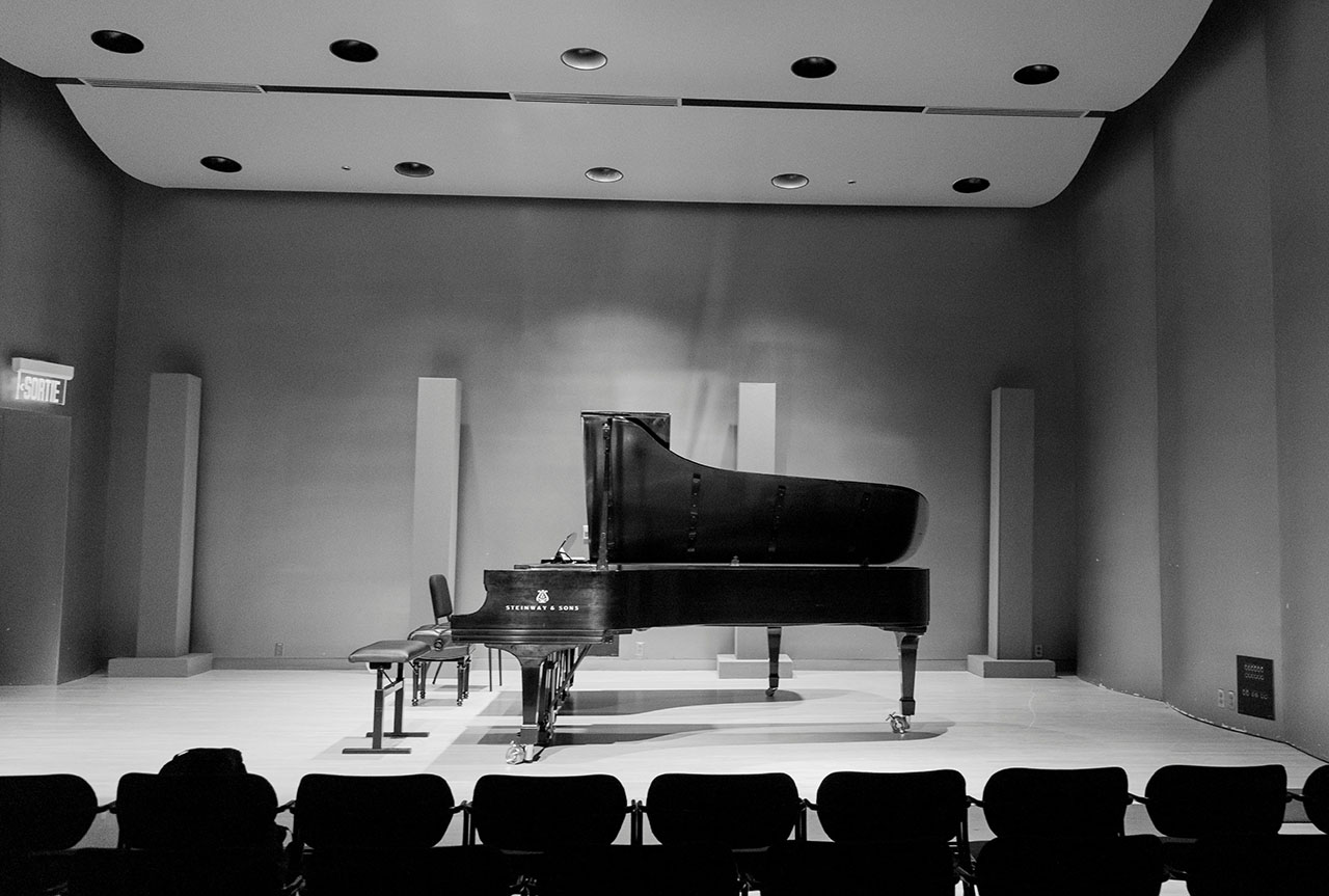 Steinway Flügel auf der Bühne nach der Reparatur