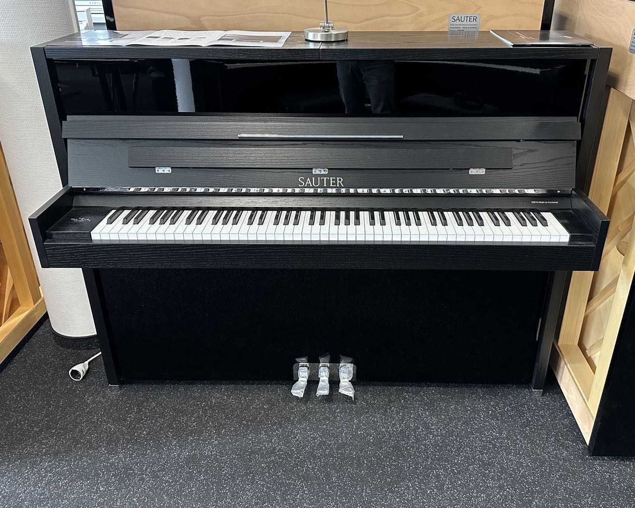 Sauter Concent 116 Klavier Esche schwarz poliert Sauter Concent 116 Klavier Esche schwarz poliert