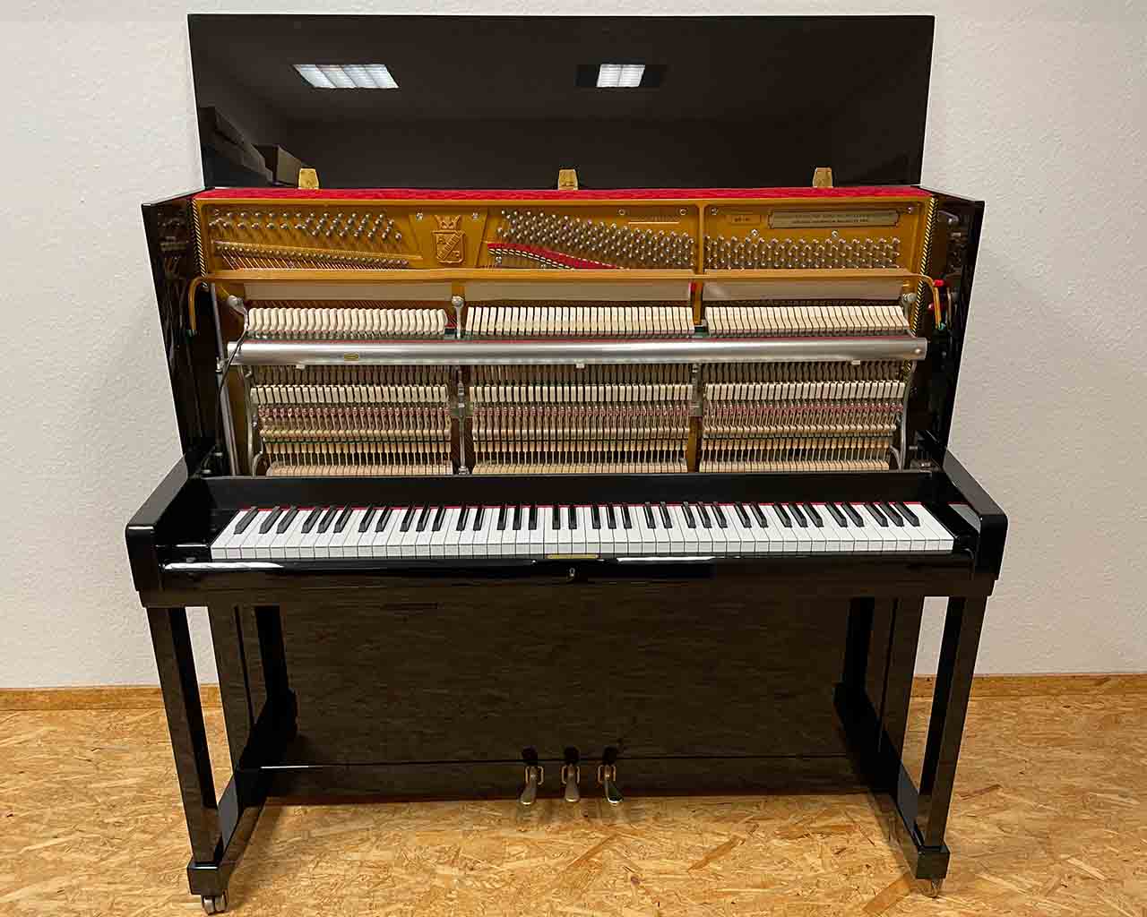 Petrof P 131 M1 Klavier schwarz